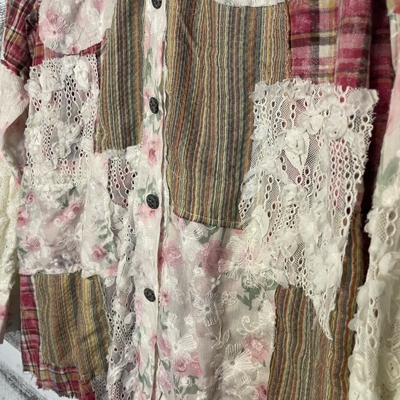 POL Lace-Trim Floral Blouse in Pink and Cream - Picture 6 of 15